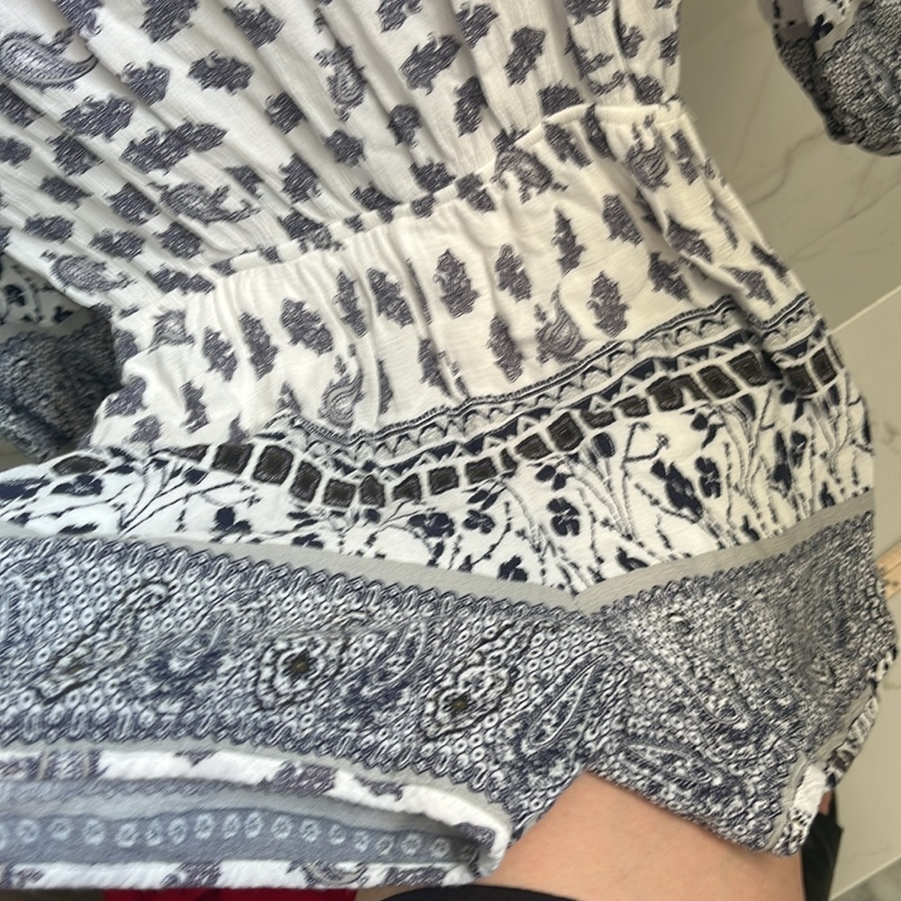 Lilka woman’s blue and white patterned romper - Picture 5 of 7